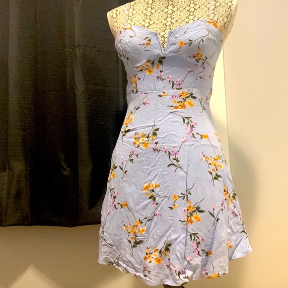 Beautiful Dress - Picture 1 of 2